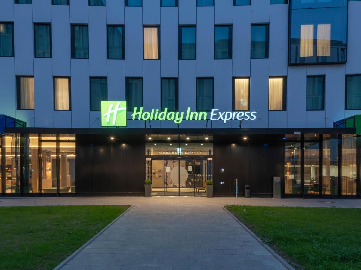 Holiday Inn Express Dusseldorf - Hauptbahnhof, An Ihg Hotel Exterior foto